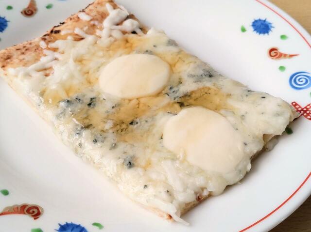 【コストコ チーズとはちみつのピザ 1P 1680円】適度な塩味も感じられる甘じょっぱさにハマる
