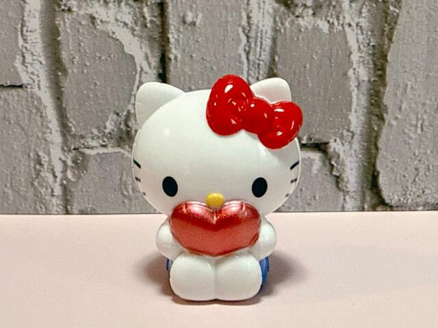 【ぷっくりバルーンマスコット サンリオキャラクターズ】「1．ハローキティ」ぷっくりとしたフォルムにツヤコーティングが施されたソフビフィギュア。かわいすぎる〜！