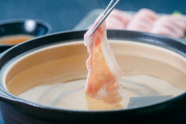 「温かく、あっさり味わえる豚しゃぶ」<期間:2026年11月26日~2027年2月25日>【サーロインステーキ・豚しゃぶ・いちごのスイーツも好きなだけ!「松江エクセルホテル東急」で冬を彩るディナービュッフェ開催!】