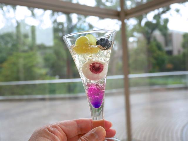 葡萄とスミレのジュレ