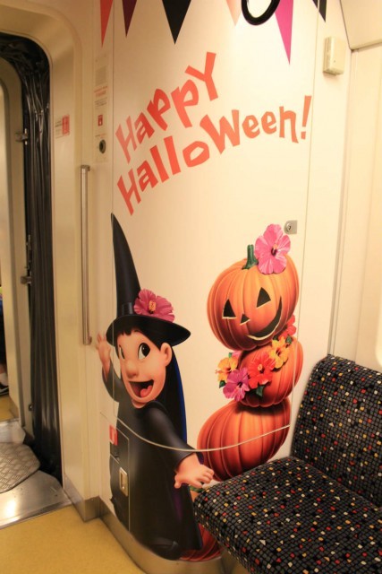ハロウィーンデザインのスティッチ・エンカウンター・ライナー内装