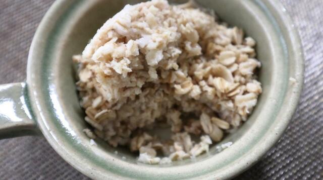 【ケロッグ 大豆たんぱく オートミールごはん】加熱後水分を含んだ粒がふっくらもちもち