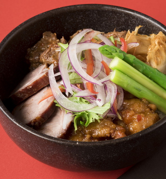 ■GREEN ASIA TOKYO [3F] オリエンタル肉飯 1,580円（税込）