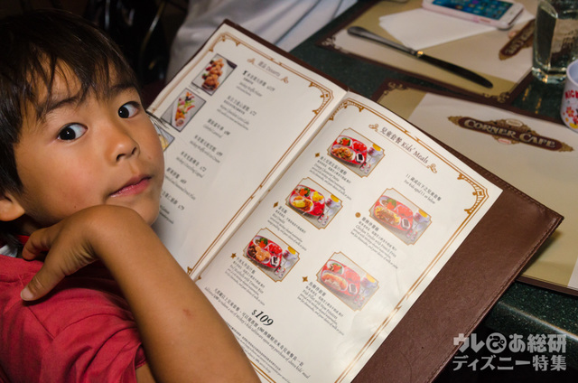 メインストリートUSA「メインストリート・コーナー・カフェ」｜香港ディズニーランド・リゾート