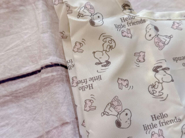 素材はポリエステル。厚手でしっかりとした生地