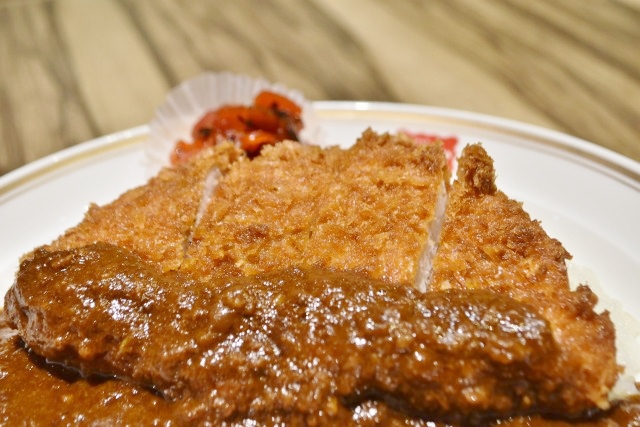 ！カツカレー好きはヨダレ物のビジュアル