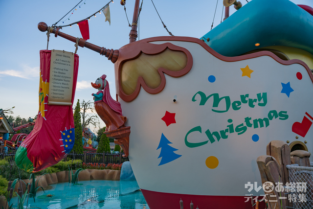 トゥーンタウンはいたるところにクリスマスの装飾がされている