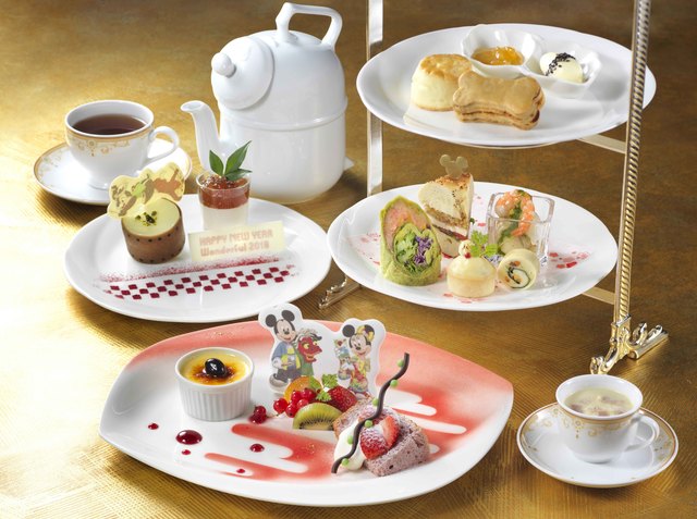 “イヤーエンド＆ニューイヤー”アフタヌーンティーセット｜3,800円 ※数量限定｜ドリーマーズ・ラウンジ｜東京ディズニーランドホテル
