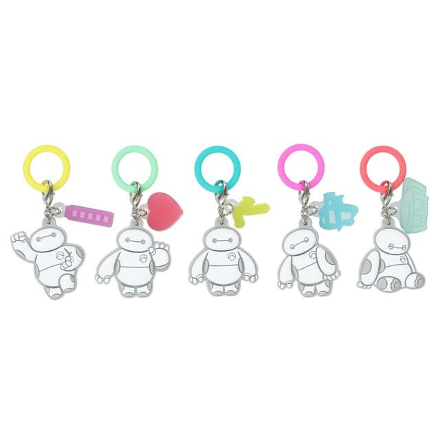 チャームセット 2,500円|東京ディズニーリゾート「サマー・クールオフat Tokyo Disney Resort」ベイマックスグッズ|販売店舗:東京ディズニーランド「グランドエンポーリアム」、東京ディズニーシー「エンポーリオ」|発売日:2025年7月1日(火)