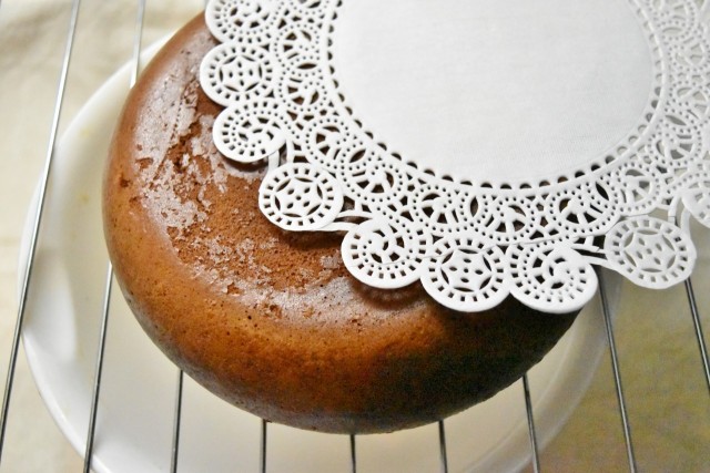 レースペーパーをのせる