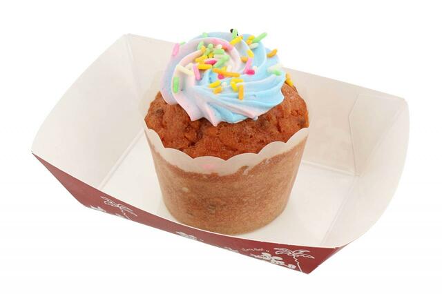 ストロベリーマフィン、スーベニアプレート付き 1,100円｜東京ディズニーリゾート40周年“ドリームゴーラウンド”グランドフィナーレ スーベニア付きメニュー｜発売日：2024年1月23日（火）｜販売店舗：東京ディズニーランド「トゥモローランド・テラス」、東京ディズニーシー「ザンビーニ・ブラザーズ・リストランテ」