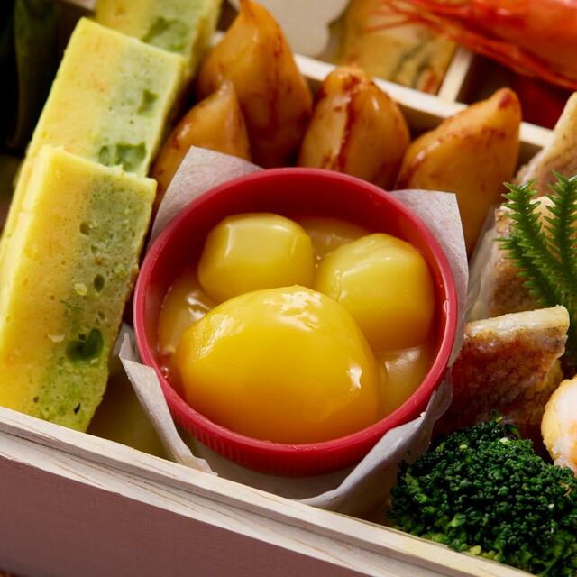 おせち・特段重「ミッキー＆フレンズ」 24,900円｜ベルメゾン「ディズニーデザインおせち」2026年度版