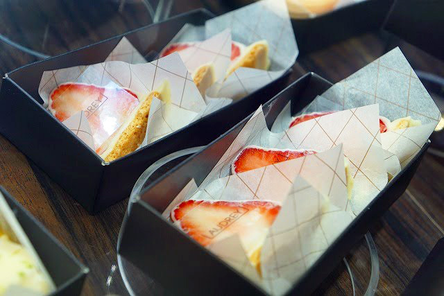 ホワイトチョコレートと苺の組み合せも、スイーツ好きの心をわし掴み