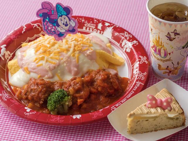 スペシャルセット 1,980円｜東京ディズニーランド「ディズニー・パルパルーザ“ミニーのファンダーランド”」スペシャルメニュー｜東京ディズニーリゾート40周年“ドリームゴーラウンド”｜発売期間：2023年12月26日（火）〜2024年3月31日（日）｜販売店舗：東京ディズニーランド「グランマ・サラのキッチン」