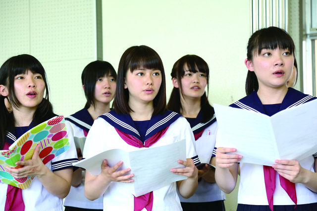 ©2015 halyosy、藤田遼、雨宮ひとみ、スタジオ・ハードデラックス／PHP研究所／『桜ノ雨』製作委員会