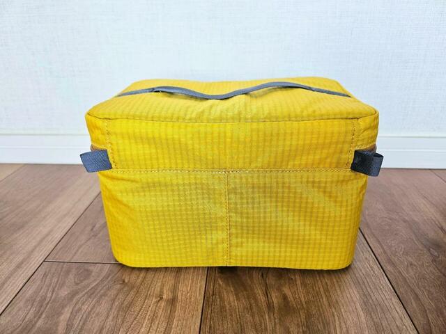 【mont-bell　クーラーボックス4.0L】裏側はシンプルなデザインです