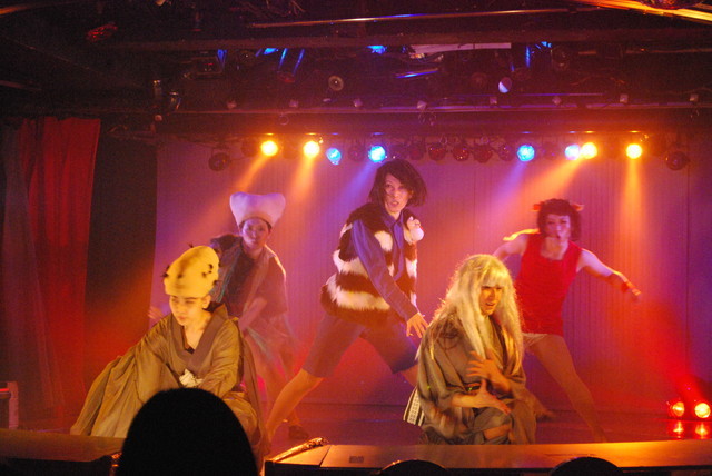 はとバスソロ活体験／黒鳥の湖・ショータイムの模様