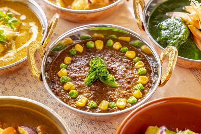 「ヒルトン名古屋オリジナル　国産牛ミンチの八丁味噌カレー」＜ランチ：大人 5,500円～＞【帰ってきた！カレービュッフェ&アニバーサリープレミアムメニュー】