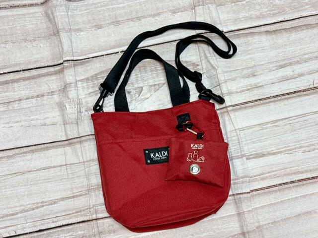 【カルディ いぬの日おさんぽバッグ/オリジナル バッグ】こちらにもセットのマナーポーチを付けられます♪