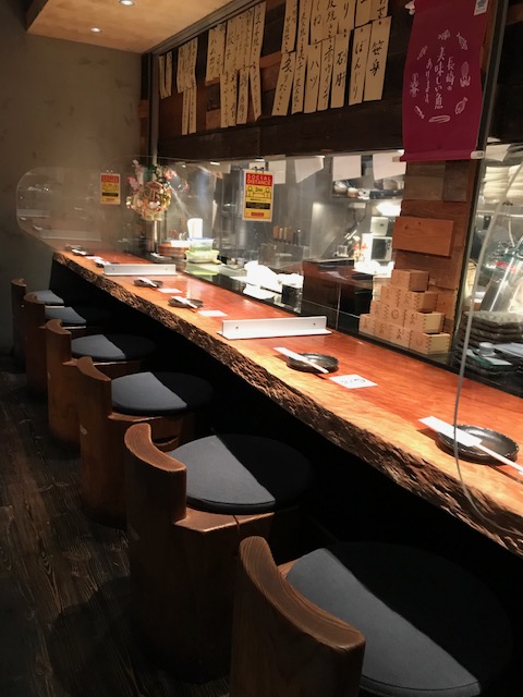 居酒屋三盃・店内