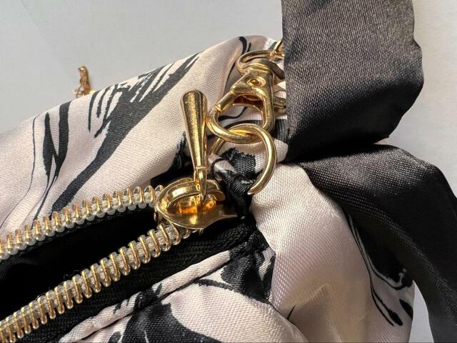 【sweet10月号×SNIDEL リボンつき2WAYポシェット】チェーンは簡単に取り外しができて便利!