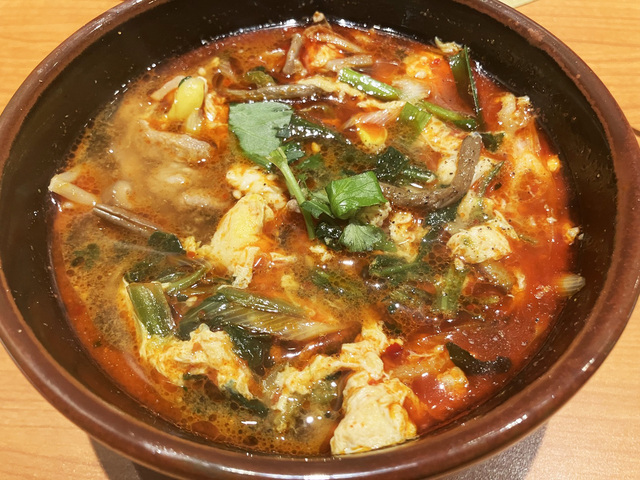 大人気の「ユッケジャンスープ」も食べ放題♪【安楽亭の焼肉食べ放題】