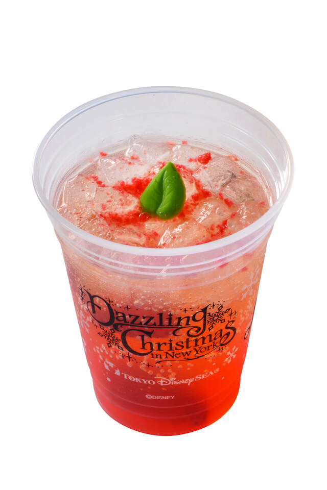 スパークリングゼリードリンク(グレナデン・シロップ&ストロベリー) 700円|東京ディズニーリゾート「ディズニー・クリスマス」スペシャルメニュー|販売店舗:東京ディズニーランド「ドックサイドダイナー」|発売日:2024年11月8日(金)〜12月25日(水)