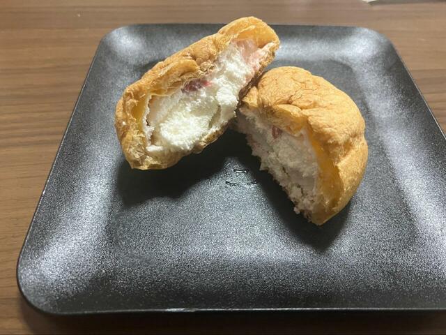 【ツインシュー いちごクリーム＆ホイップ】中身、しっかりぎっしり詰まってます