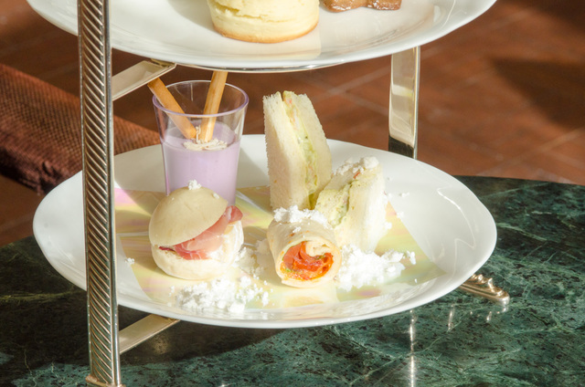 「ドリーマーズ・ラウンジ」“アナとエルサのフローズンファンタジー”アフタヌーンティーセット～エルサ～｜東京ディズニーランドホテルホテル 2016年「アナとエルサのフローズンファンタジー」