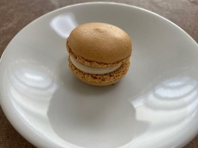 【セブン-イレブン　マカロンあまおう苺＆和栗】秋らしいフレーバーで香り高い