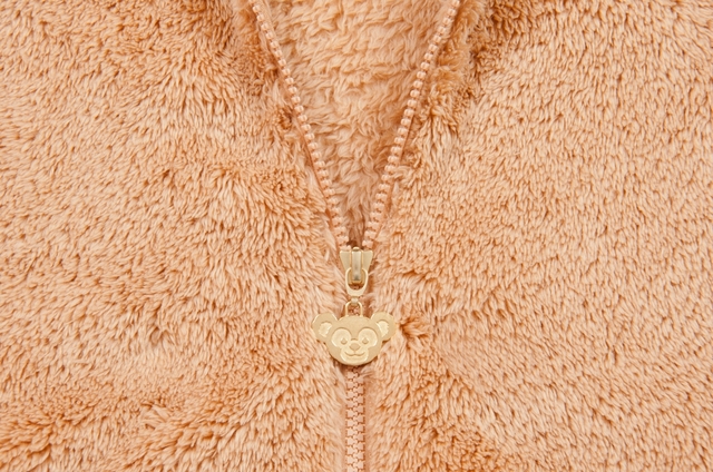 チャックのチャームもダッフィー｜パーカ（ダッフィー）S, M, L, LL 各¥5,300