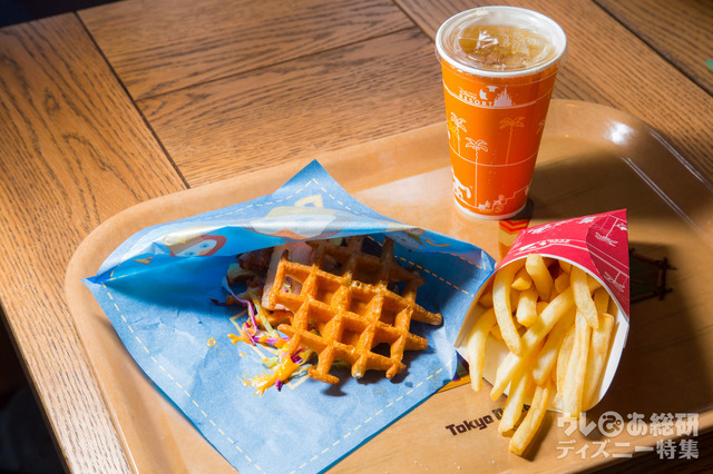 「キャンプ・ウッドチャック・キッチン」ワッフルサンド セット