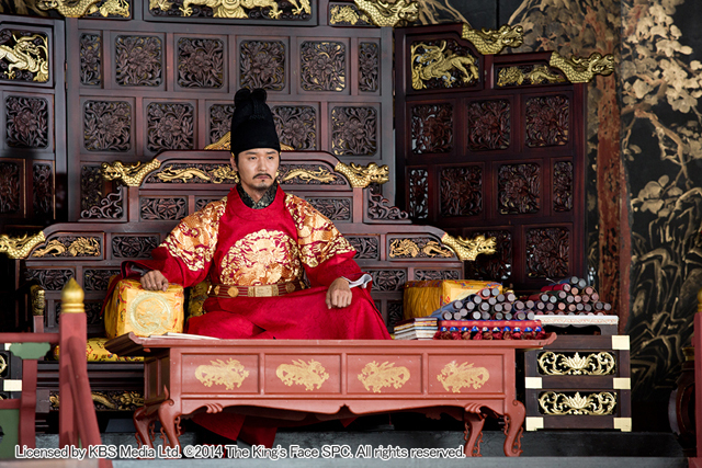 『王の顔』　Licensed by KBS Media Ltd. © 2014 The King's Face SPC. All rights reserved.