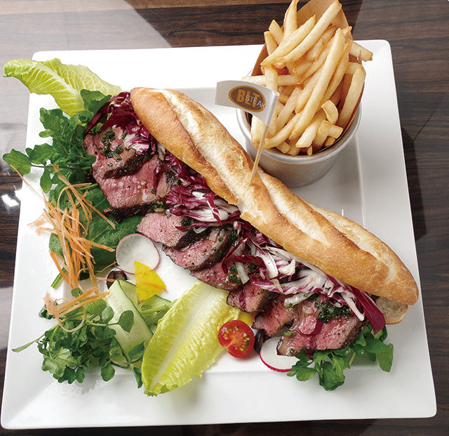 プライム ステーキサンドイッチ／フレンチフライ 2592円（ランチのみ）｜BLT STEAK GINZA