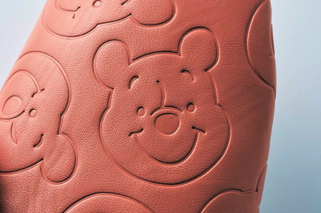 フェイクレザーの型押しスリッパ(選べるキャラクター)|¥ 1,980 (税込)