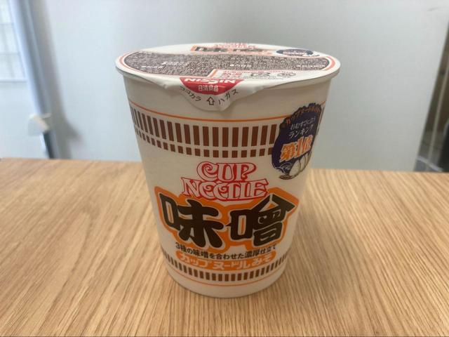 【日清カップヌードル「味噌」】おむすびに合うランキング第1位