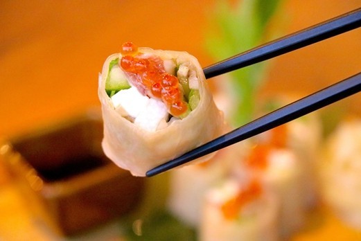 マグロとクリームチーズの生湯葉春巻き