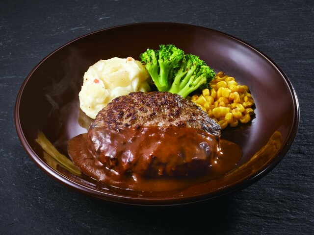 「北海道産ビーフ100％ステーキハンバーグ デミグラスソースor和風オニオンソース」＜価格：【通常価格】各1,299円（税込1,429円）➡【クーポン価格】各649円（税込714円）＞【「チーズINハンバーグ」が341円！？ガスト・バーミヤン・ジョナサン・夢庵の人気メニューが期間限定で半額に！】