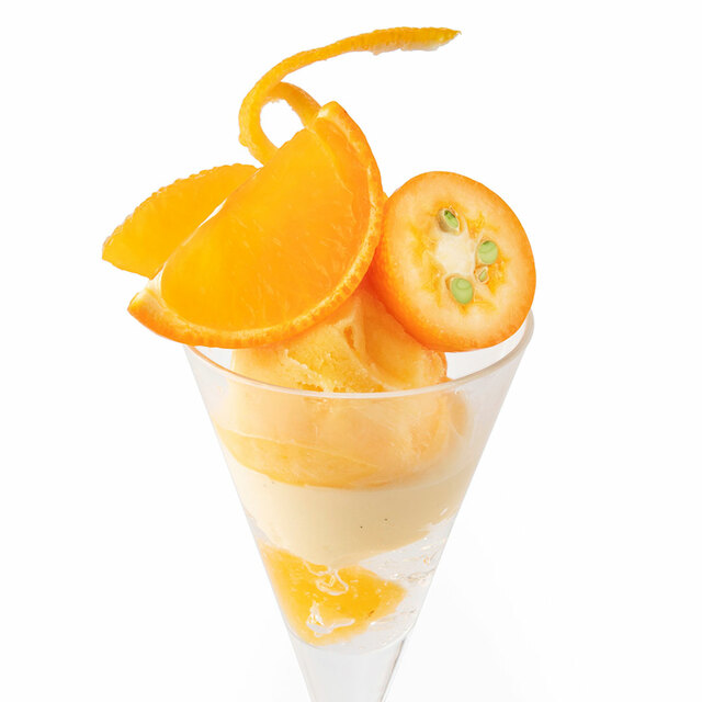 「〈平日時間帯限定メニュー〉自家製柑橘シャーベットのミニパフェ」＜期間：2025年3月3日～3月31日＞【【タカノフルーツティアラ】苺や柑橘が食べ放題！春のはじまりはタカノフルーツで“アフタヌーンティー”♪】　