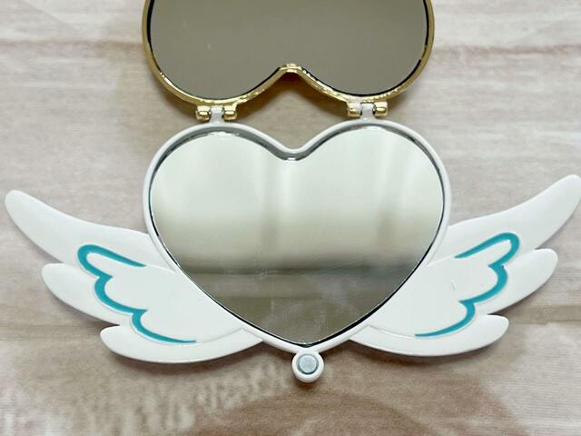 下部のミラーは拡大鏡です!【3COINS×セーラームーン】ダイカットミラー/1,100円(税込)