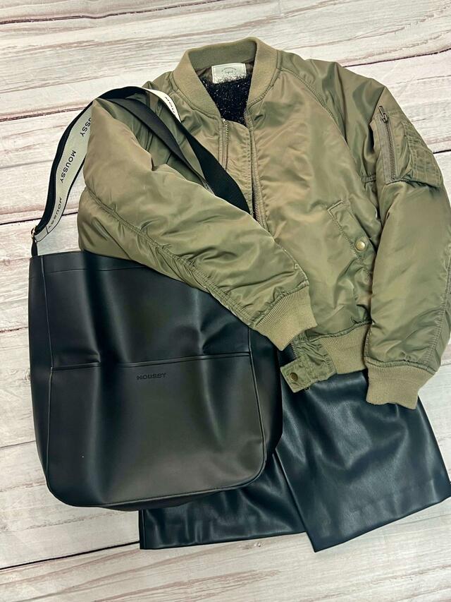 ビッグサイズのバッグがアクセントになりますね！