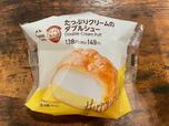 【ファミリーマート たっぷりクリームのダブルシュー】安心感あるシュークリームです