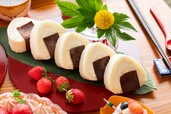 苺おにぎりロール
