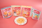 【「ファミリ〜にゃ〜ト大作戦！」ハッピーニャーン（たらこバター味）186円】亀田製菓「ハッピーターン」と「mofusand」の初コラボレーション商品！