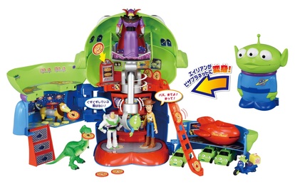 クリスマスプレゼント特集2015】ソフィアに変身? ウッディたちと遊ぶ