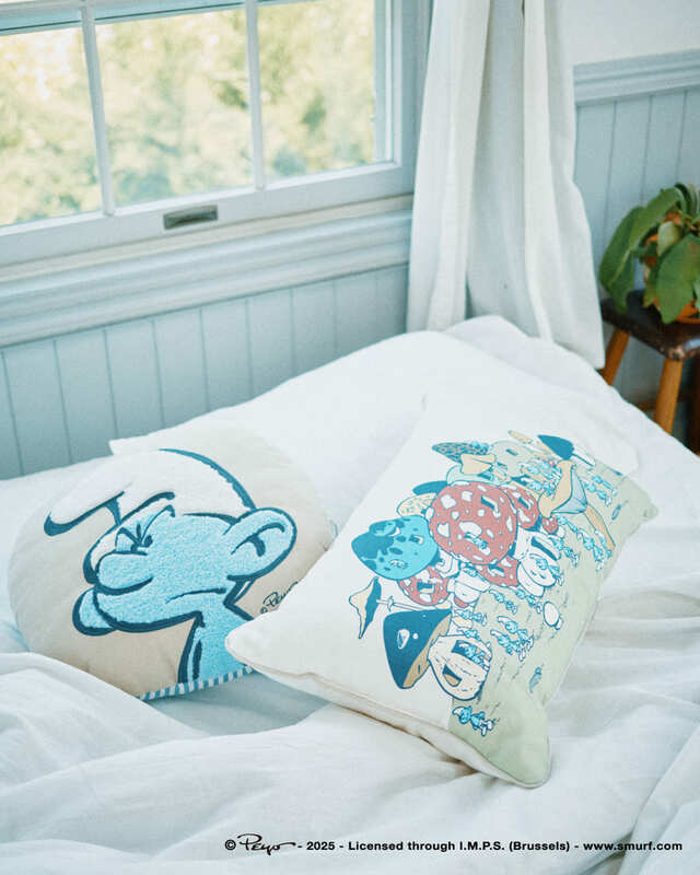 【studio CLIP×THE SMURFS】おうち時間が楽しくなる「フェイスクッション」「スクエアクッション」各2,990円