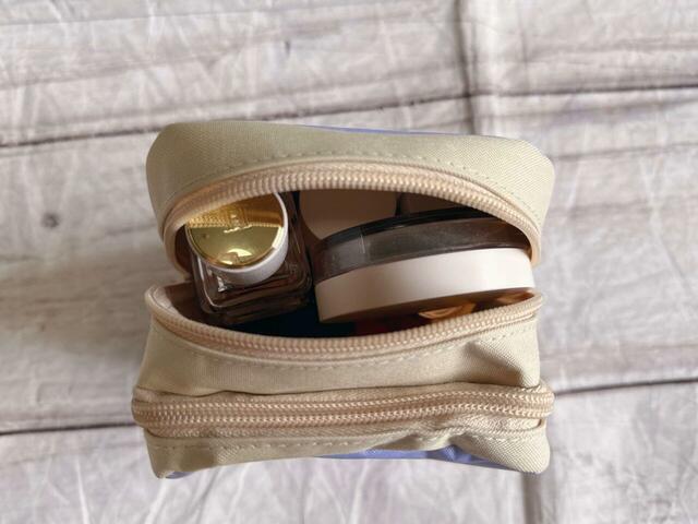 メイン収納は驚きの収納力！ボトルの上にボトルを乗せても安定します