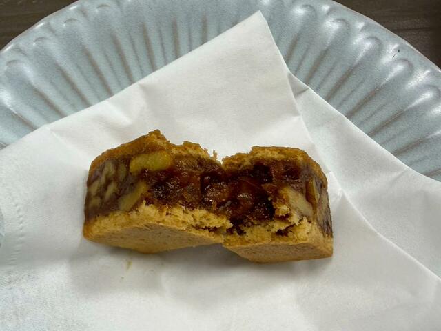 【鎌倉紅谷 クルミっ子】キャラメルは苦さがあり、クルミを引き立てます