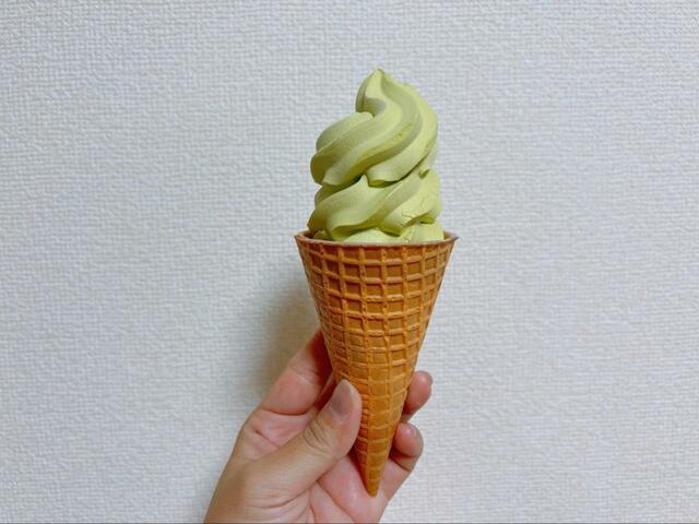 【ファミリーマート ロッテ ワッフルコーン宇治抹茶】渋みも感じる大人な味