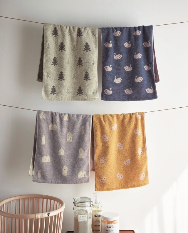 シンプル北欧調デザインの速乾ふんわりフェイスタオル｜700円